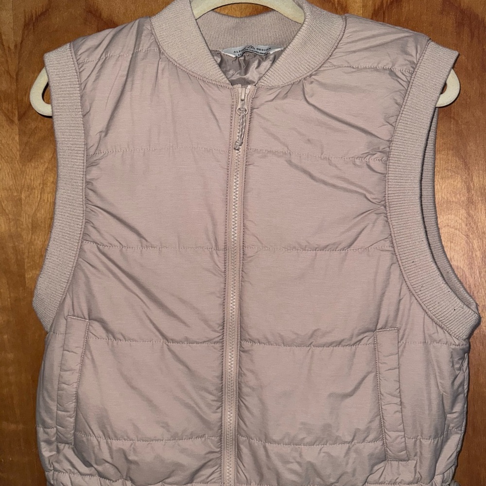 Alpine Design Women’s Tan Shortie EcoTrail Quilted Cropped Vest - Picture 5 of 7
